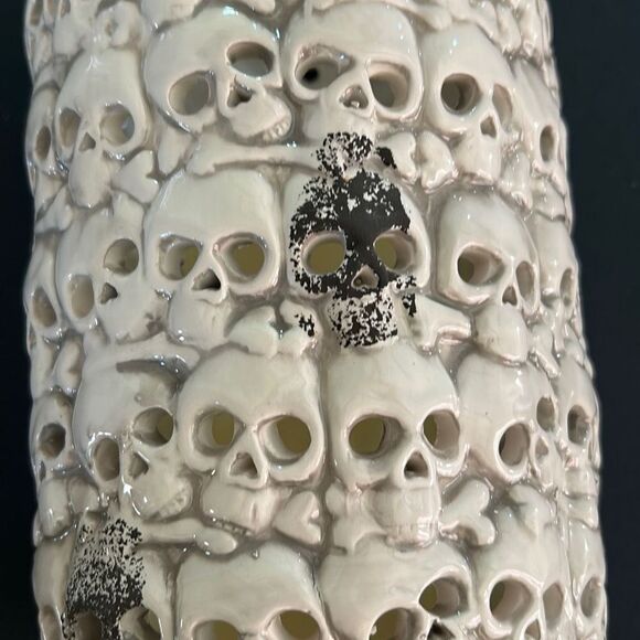 Bundle of Halloween Skulls Candleholder W/Candle - Picture 7 of 8
